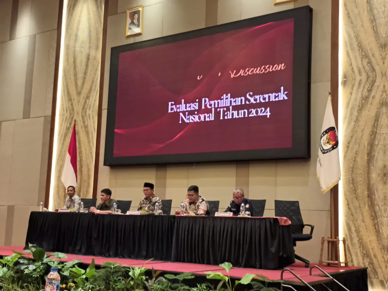 Mengikuti Focus Group Discussion (FGD)  Komisi Pemilihan Umum Kab. Pesisir Selatan
