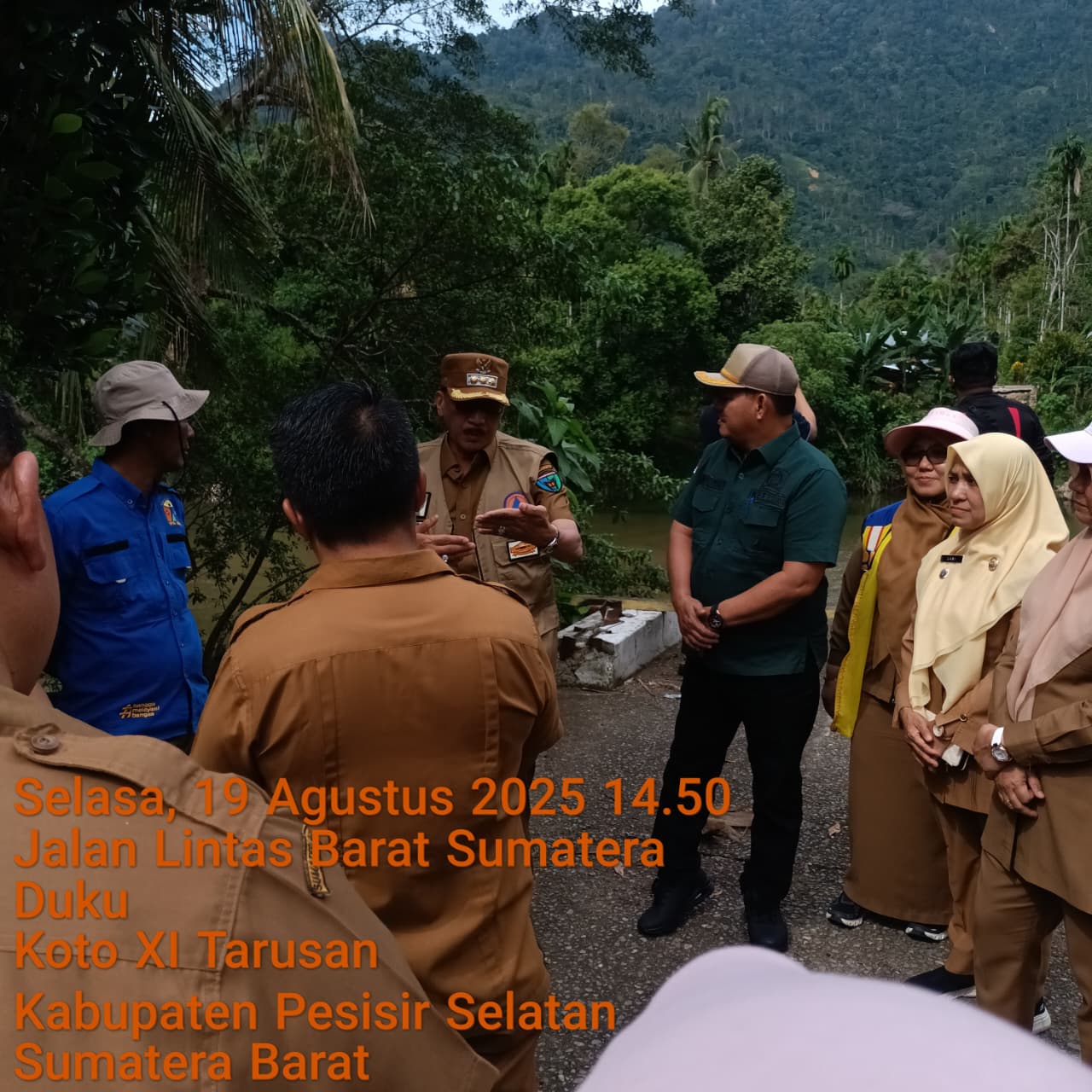 Mendampingi Bupati Pesisir Selatan Meninjau Lokasi Jembatan Putus yang Akan di Bangun di Nagari Duku