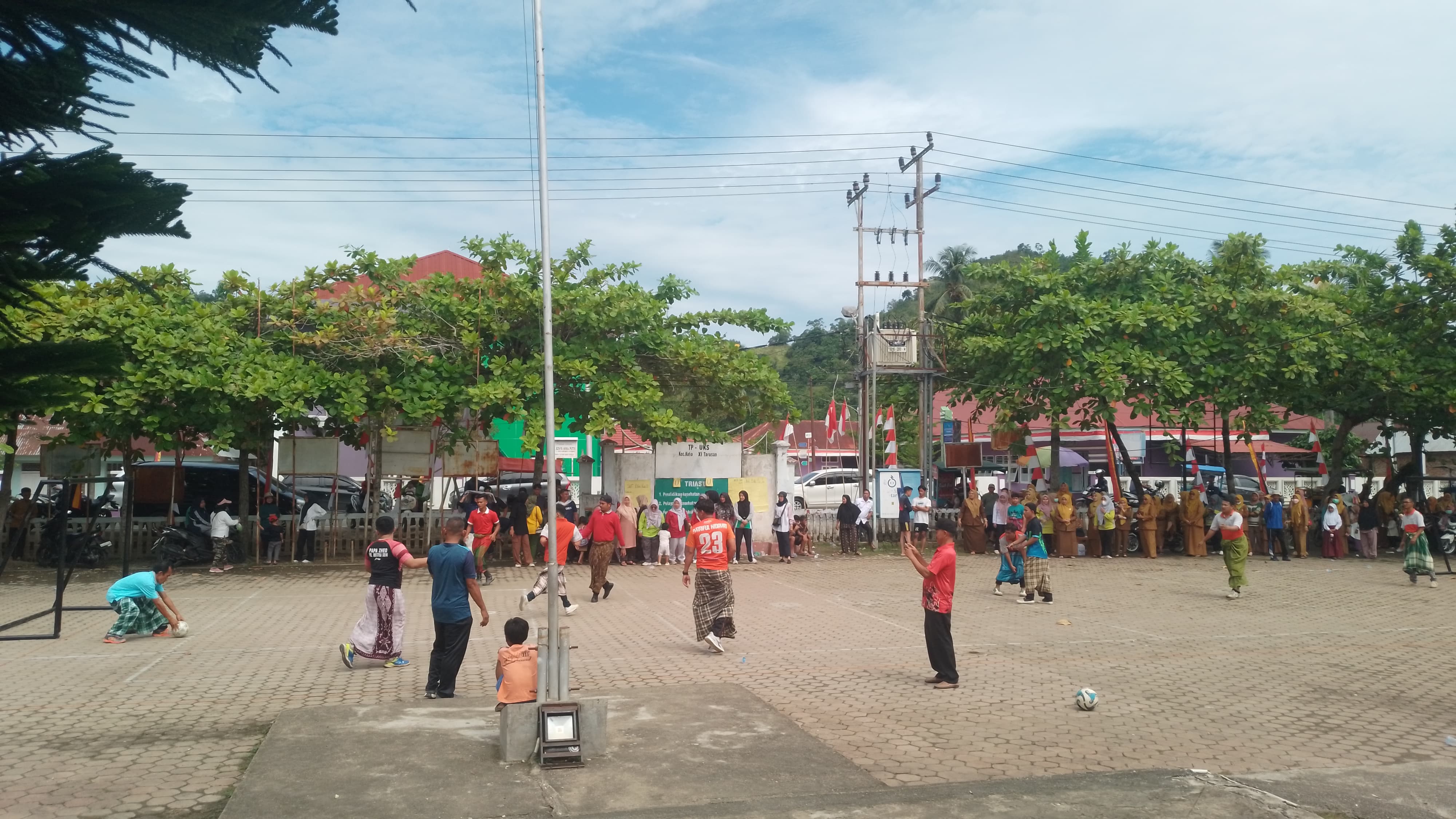 Kecamatan Koto XI Tarusan Menggelar Lomba dalam Memeriahkan HUT RI ke 80 di Kantor Camat Koto XI Tar