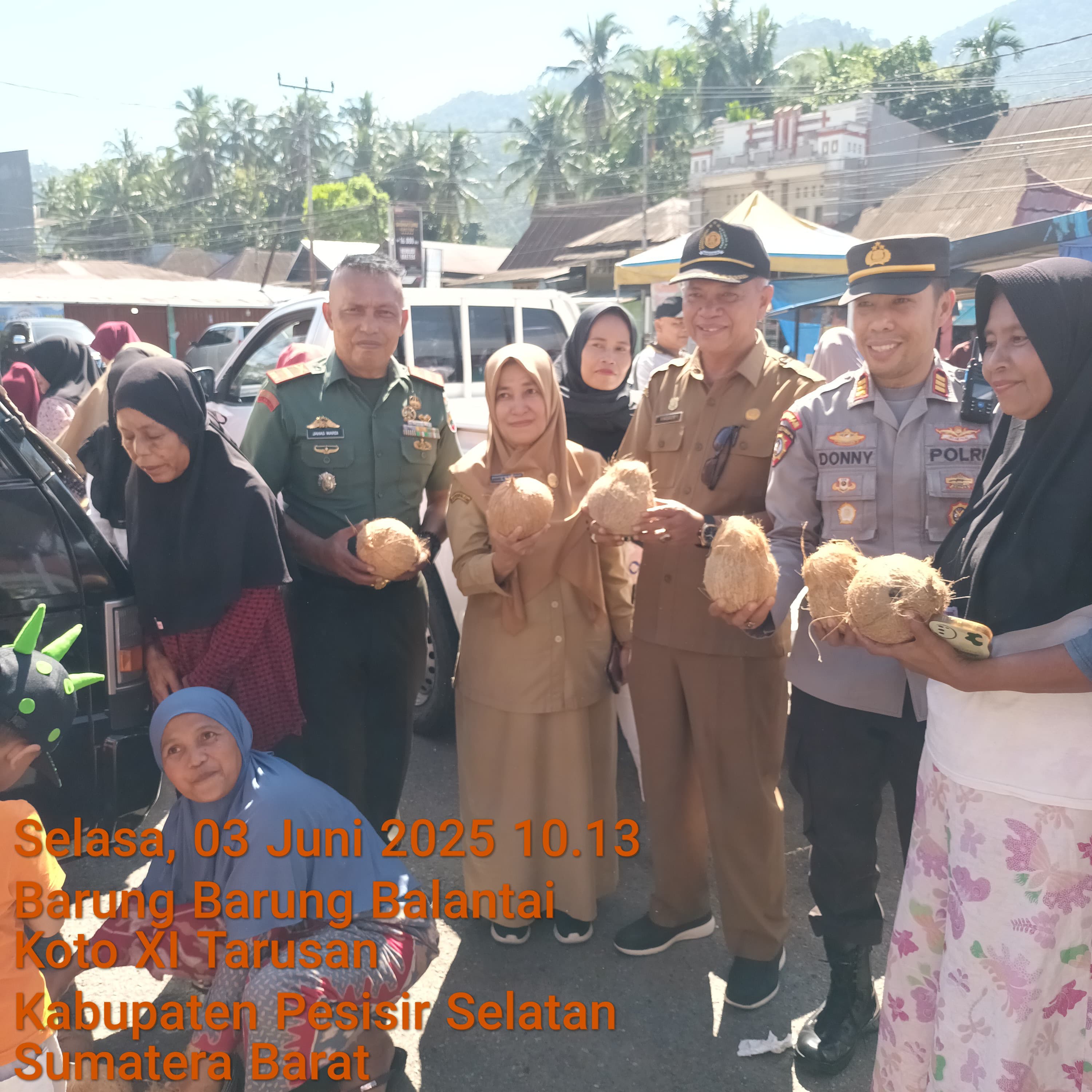 Camat Tarusan Mengahadiri Kegiatan Pasar Murah di Barung-Barung Balantai