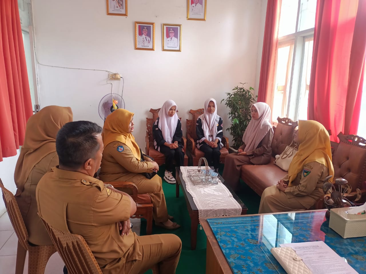 Koordinasi Penempatan Siswa Magang SMKN 1 Tarusan di kantor Camat Koto XI Tarusan