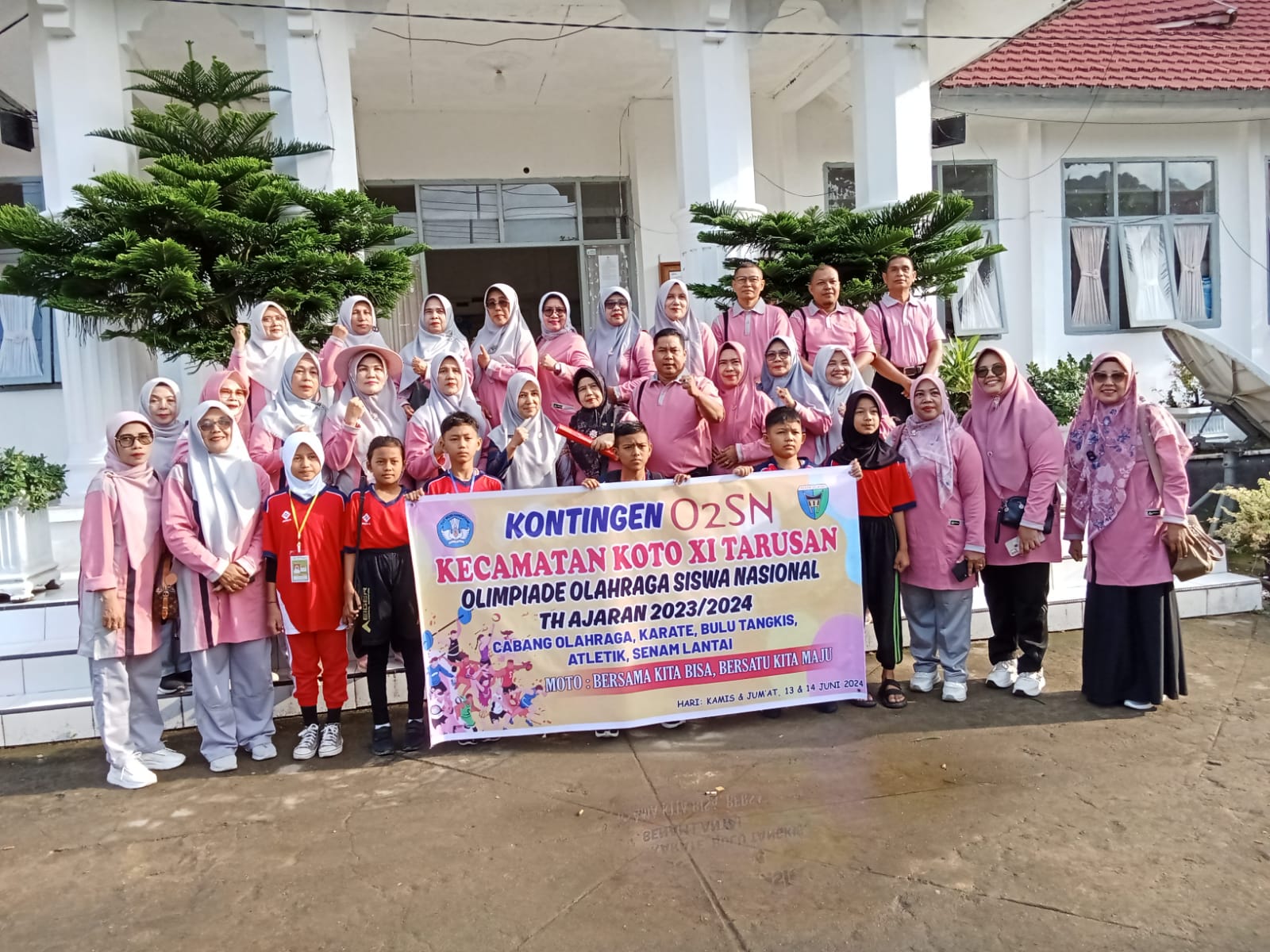 Pelepasan 02 SN Siswa SD dan SMP dalam Acara perlombaan Cabang Olah Raga se Kabupaten Pesisir Selata