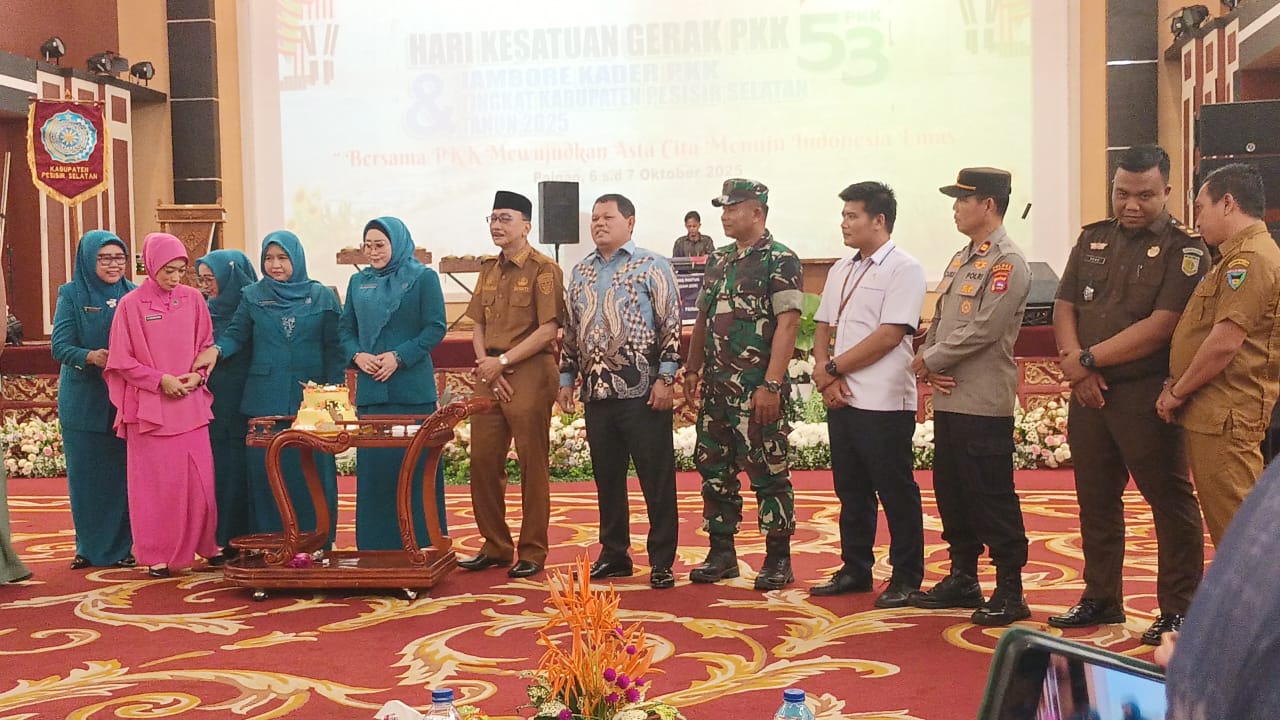 Menghadiri Peringatan Hari Kesatuan Gerak PKK ke- 53 dan Jambore Kader PKK Tingkat kabupaten Pesisir