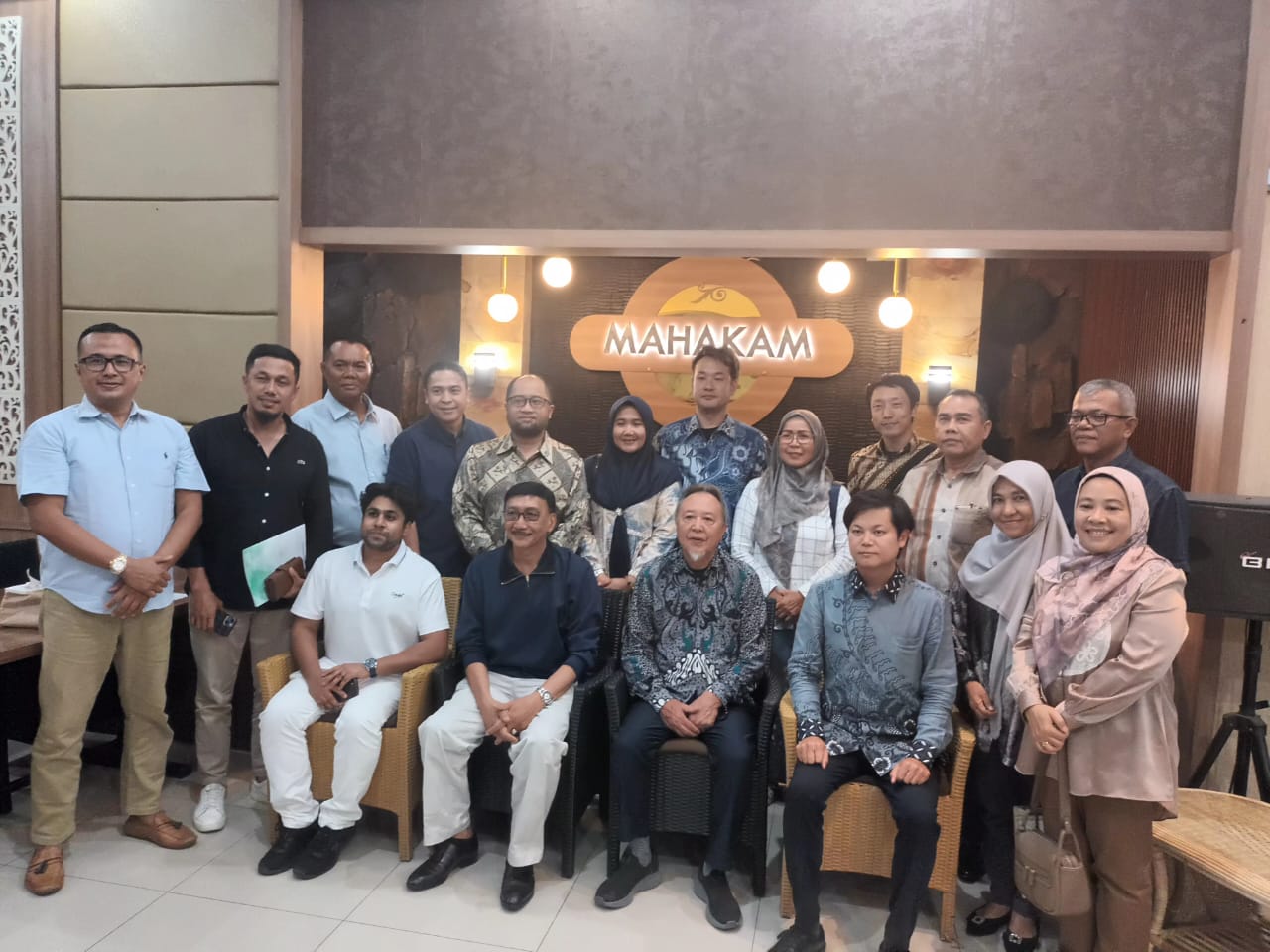 Camat Koto XI Tarusan Mendampingi Bapak Bupati dalam Rangka Dialog dengan Investor Jepang di Mahakam