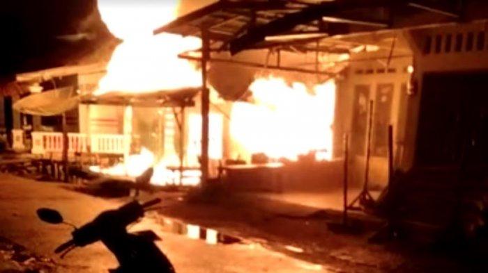 Dua Rumah ludes terbakar di carocok anau Tarusan