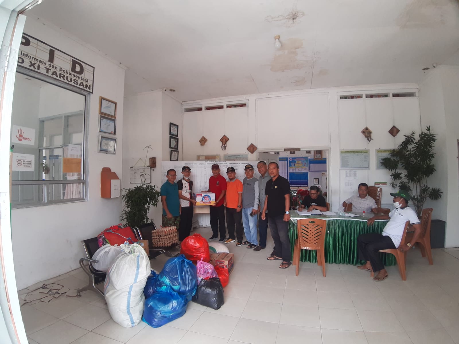 Bantuan dari Masjid At-Taubah Wisma Utama Padang