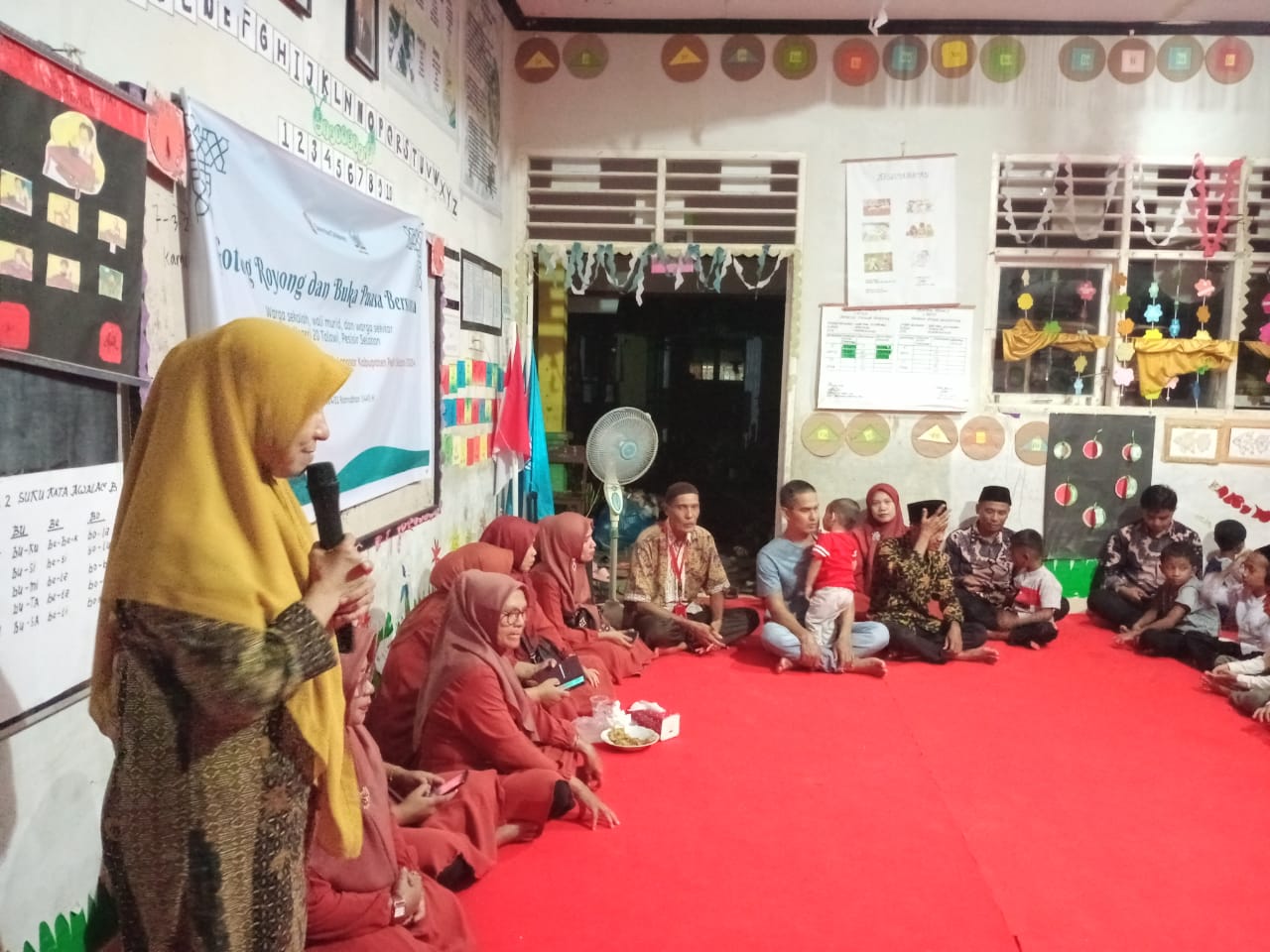 Mengahdiri Acara Gotong Royong Dan BUka Bersama dengan Yayasan Save The Children Indonesia
