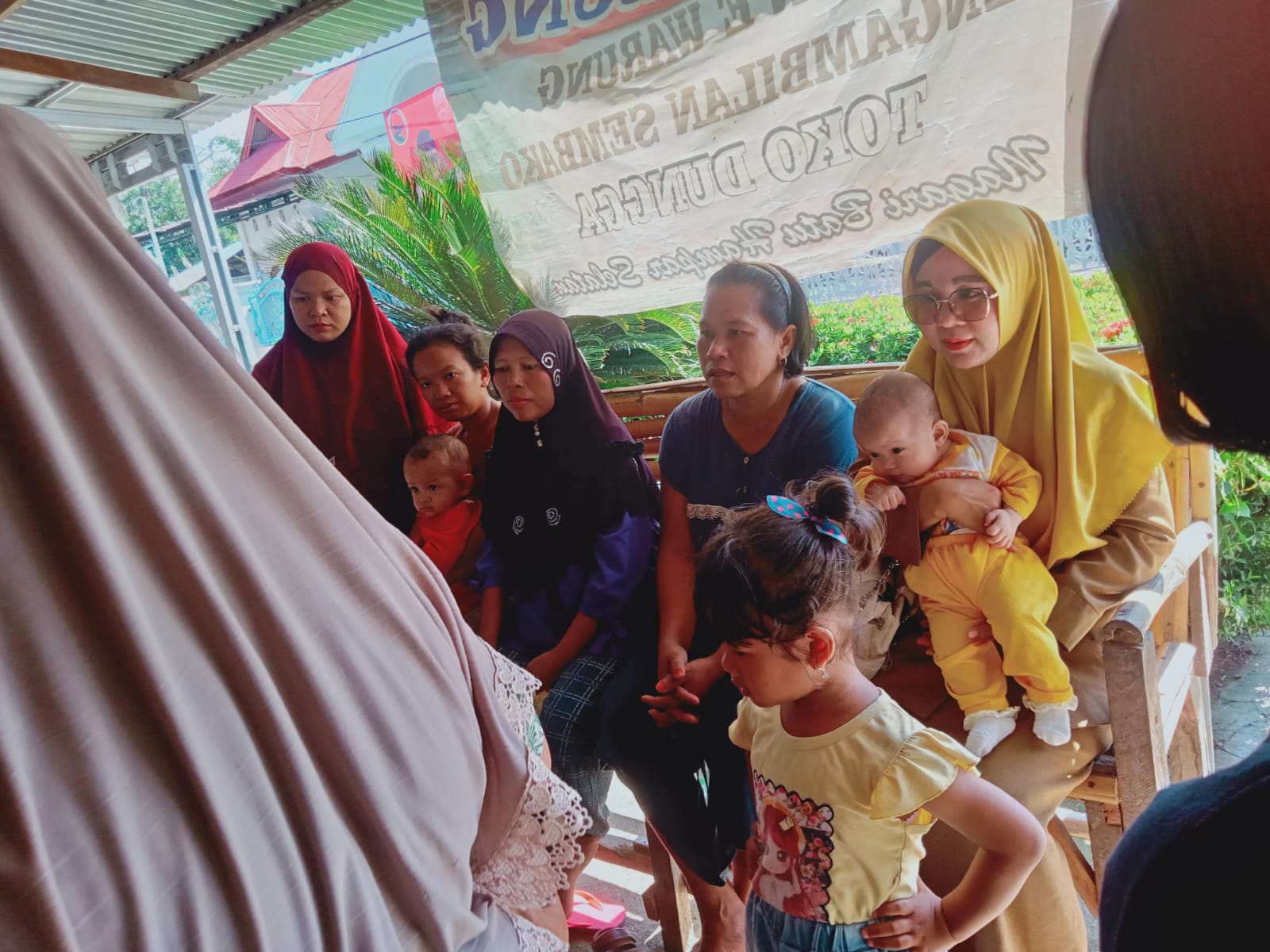 Monitoring Penimbangan balita di Lokasi Stanting  Pos Yandu Manggis di Nagari Batu Hampar Salatan