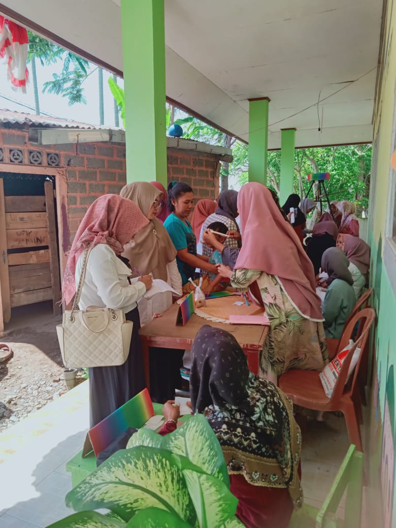 Monitoring Penimbangan balita di Lokasi Stanting  Pos Yandu Pulau Karam  Nagari Pulau Karam 