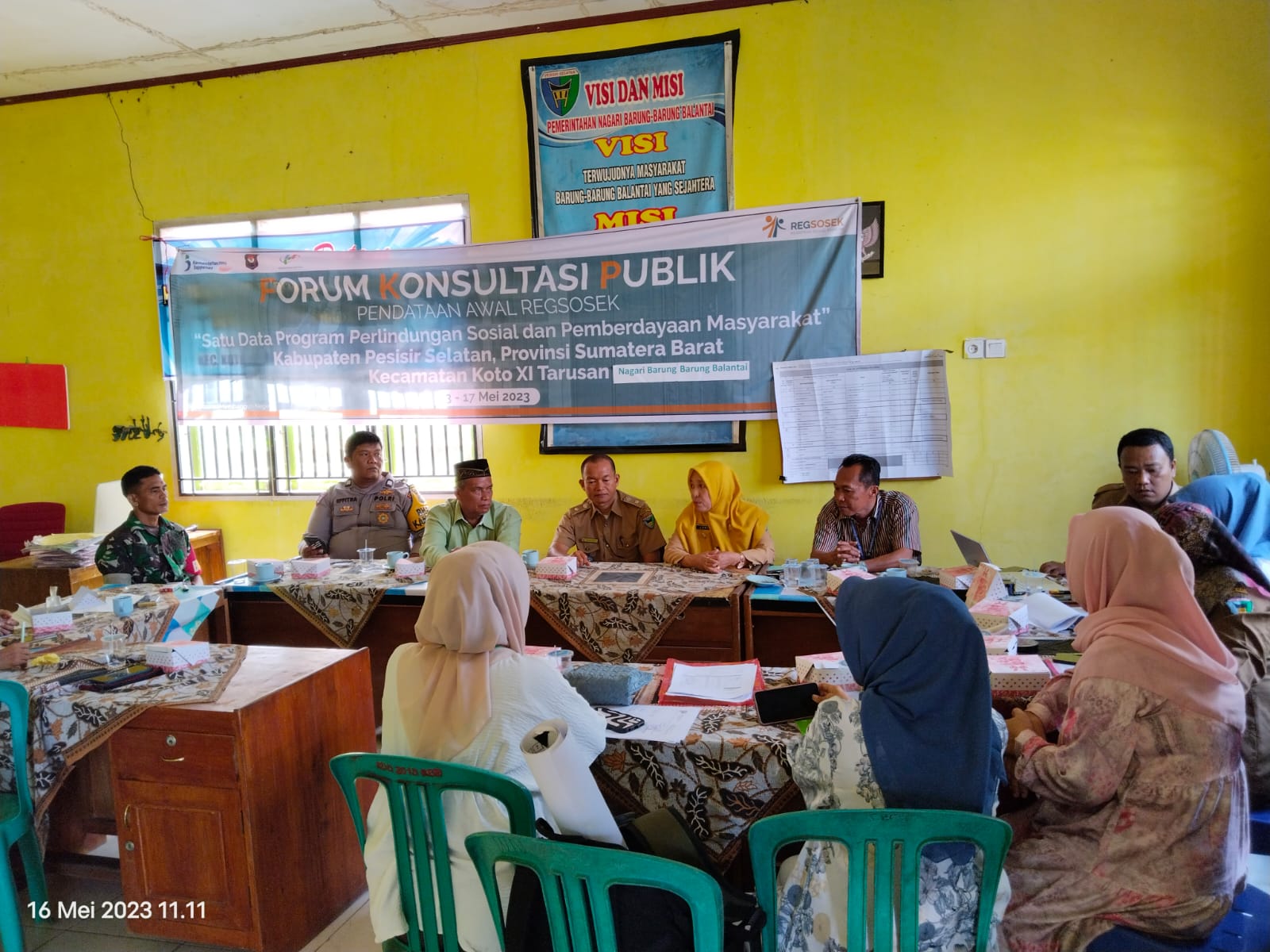 Forum Konsultasi Publik di Nagari  Barung - barung Balantai  ( pendataan awal Resosek )