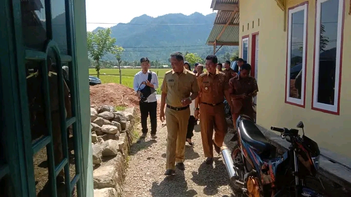 Penyerahan Bantuan Biaya Perbaikan Rumah Korban Kebakaran