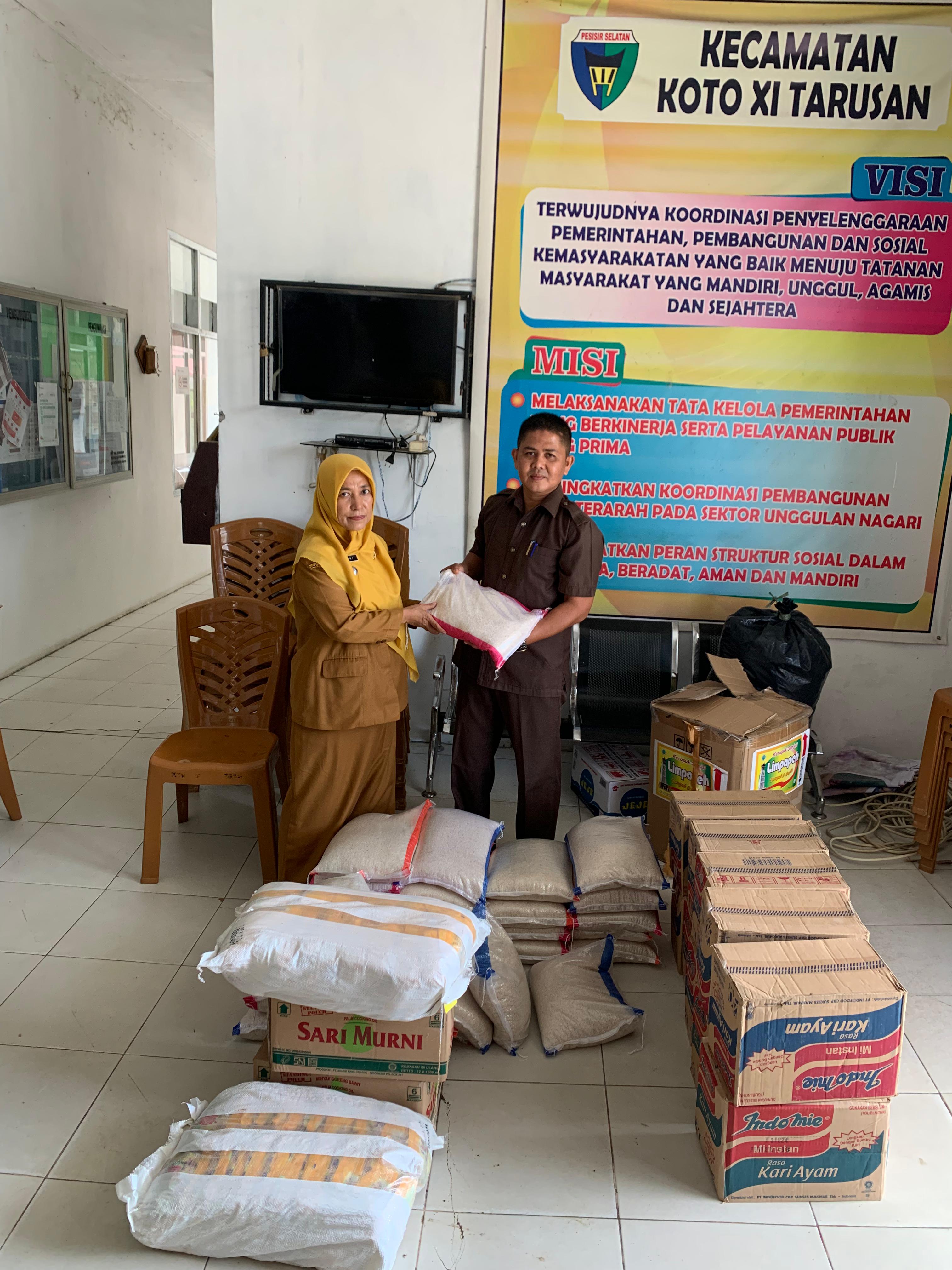 Penyaluran Bantuan oleh Camat Koto XI Tarusan Ke Nagari-Nagari yang Terdampak Banjir Tahap III