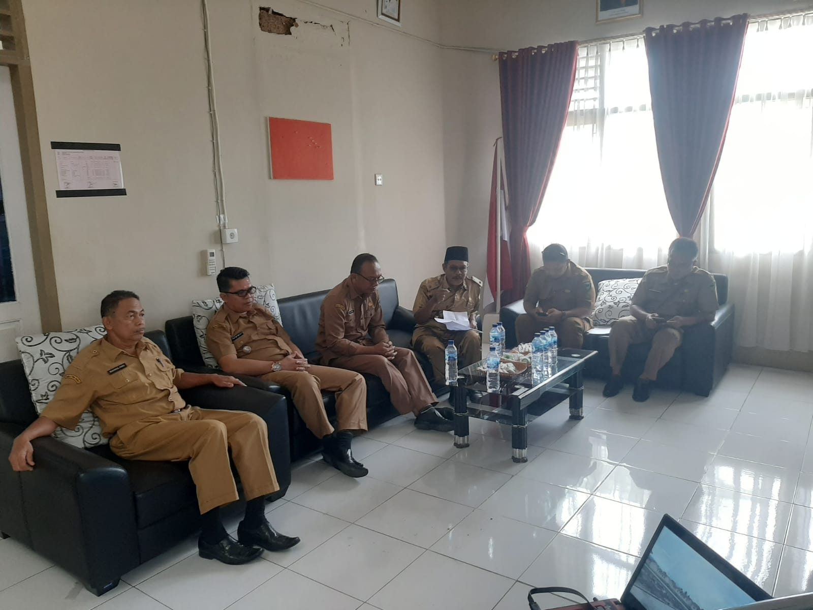 Rapat tentang survei Validasi Penerima rumah bantuan Nelayan Tahap III