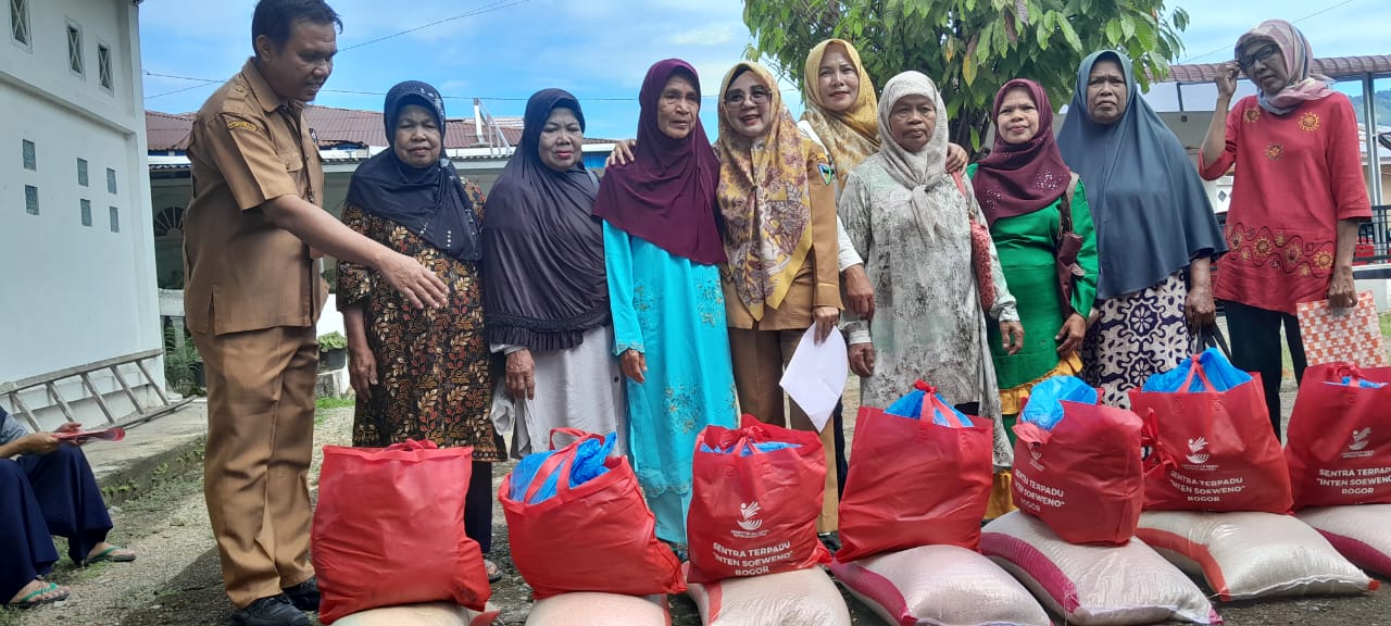 Bantuan dari Kemensos berupa Sembako dan kursi Roda