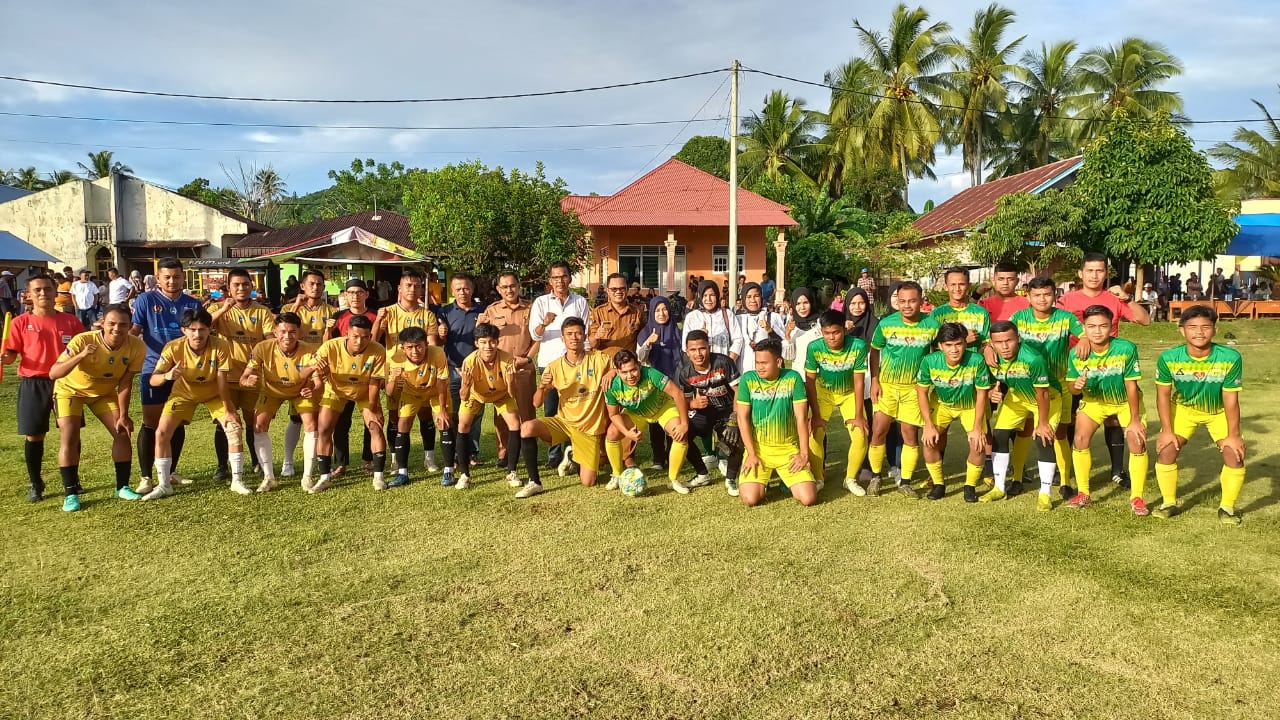 Pembukaan Turmanen Sepak Bola di Nagari Kapuh