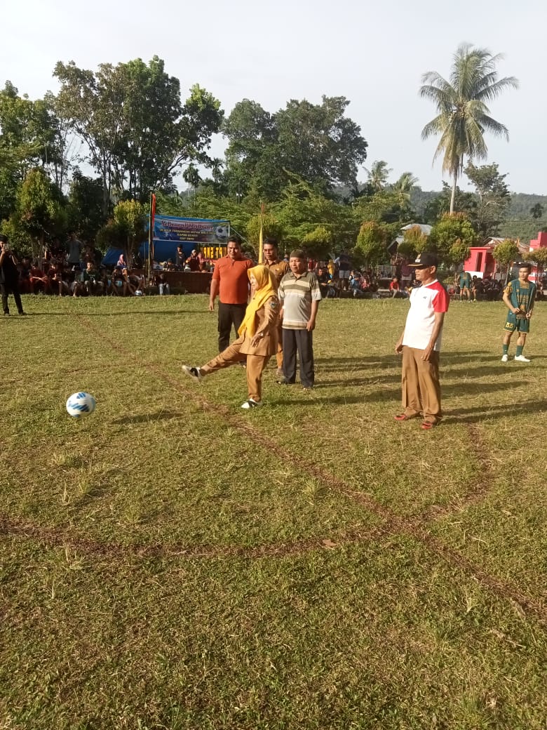 Pembukaan Turnamen Sepak Bola Mini di Nagari Kapuh