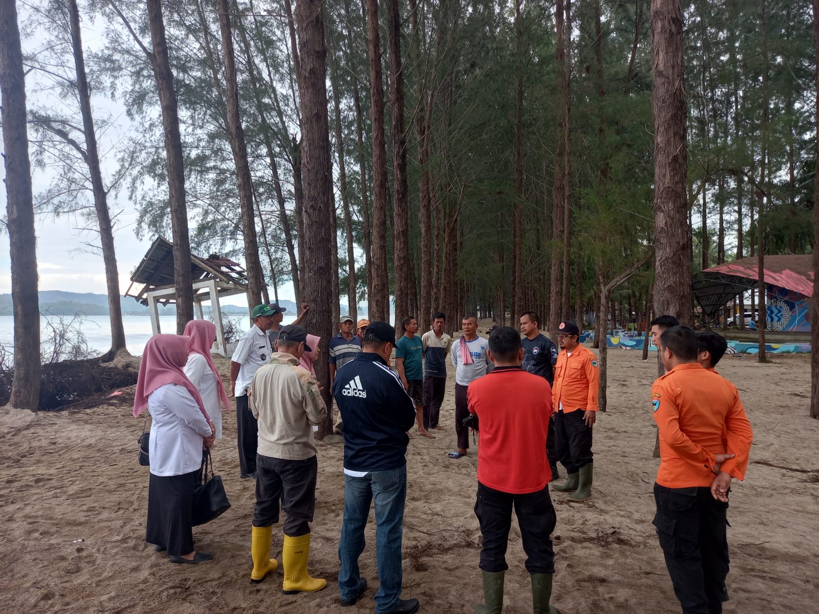 Gontong Royong di Muaro Bantiang Nagari Pulau Karam
