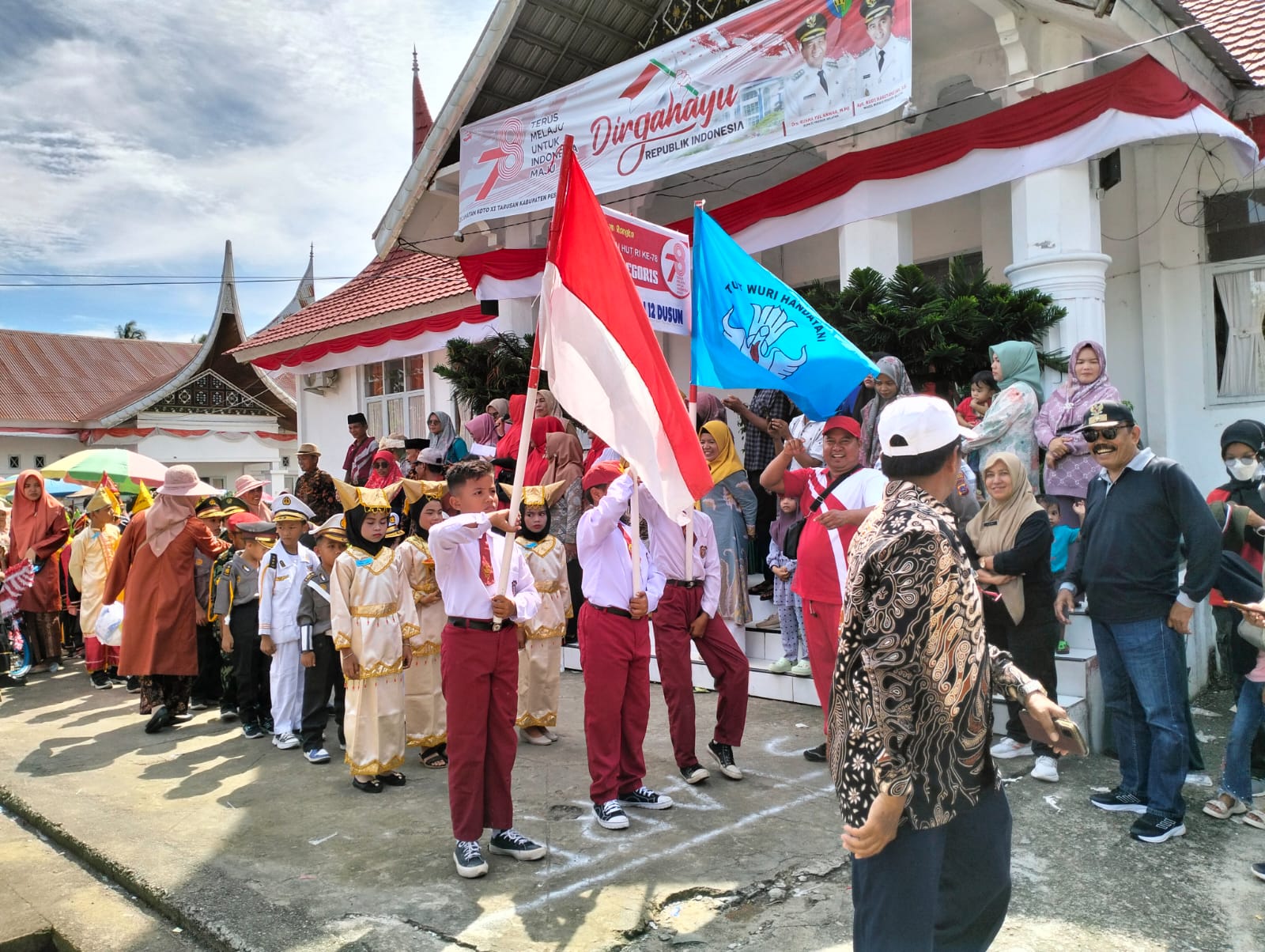 Pawai Alegoris ditingkat SD,SMP,SMA dan SMK di Kecamatan Koto XI Tarusan