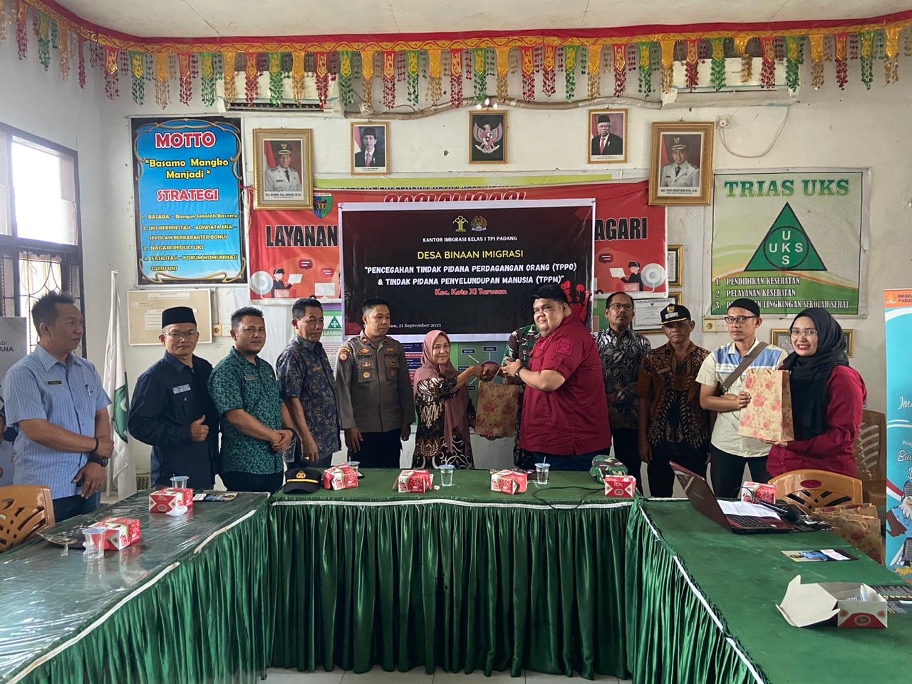 Kantor Imigrasi Kelas I Padang mengadakan Sosialisasi di Kanto Camat Koto XI Tarusan
