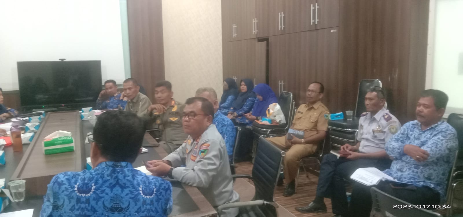 Rapat Pembahasan KET Bersama Asisten dan Kadis di Ruang Rapat Sekda