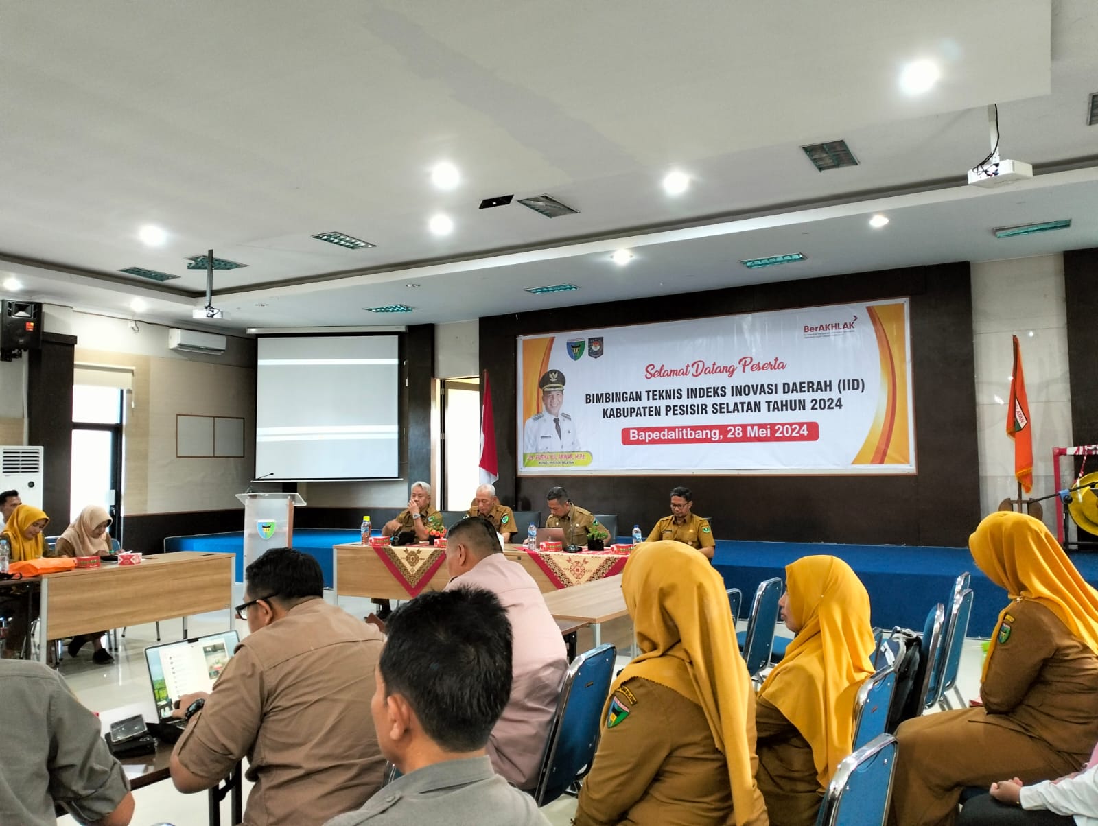 Mengahadiri Bimbingan Teknis Indeks Inovasi Daerah (IID) Kabupaten pesisir Selatan